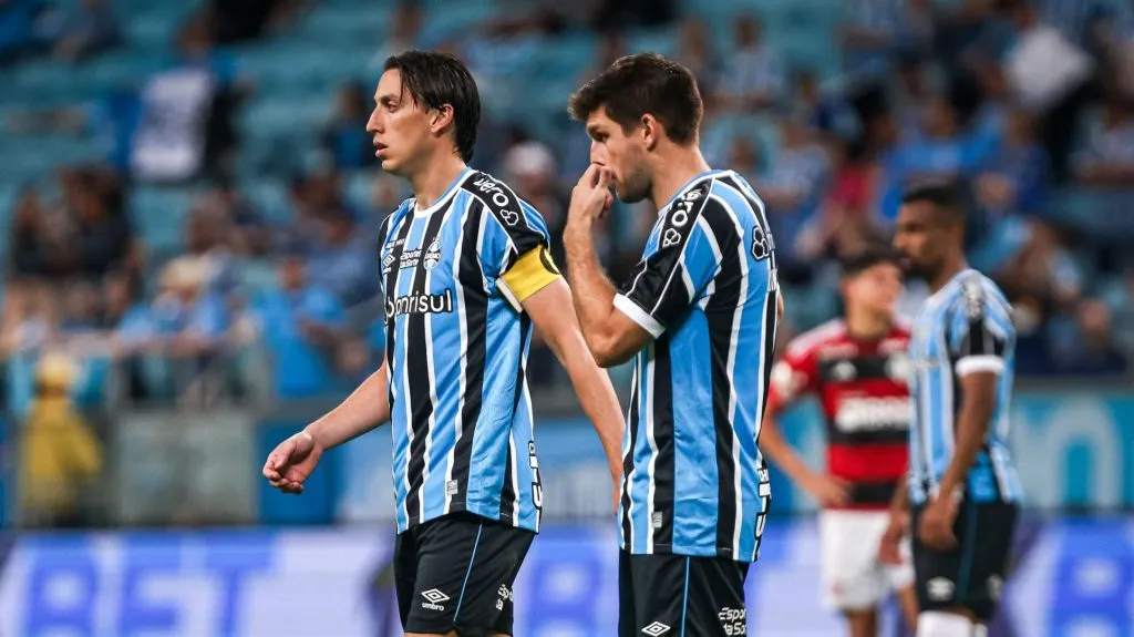Geromel e Kannemann no Grêmio no Brasileirão 2023. Foto: Maxi Franzoi/AGIF