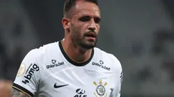 Renato Augusto pelo Corinthians em partida contra o próprio Fluminense, pelo Campeonato Brasileiro de 2022, na Neo Química Arena.