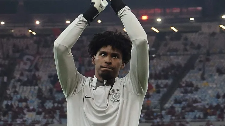 - Futuro do goleiro Hugo Souza é definido