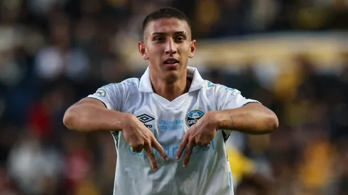 Monsalve comemorando gol contra o Tricolor Carvoeiro. Foto: Leonardo Hübbe/AGIF.