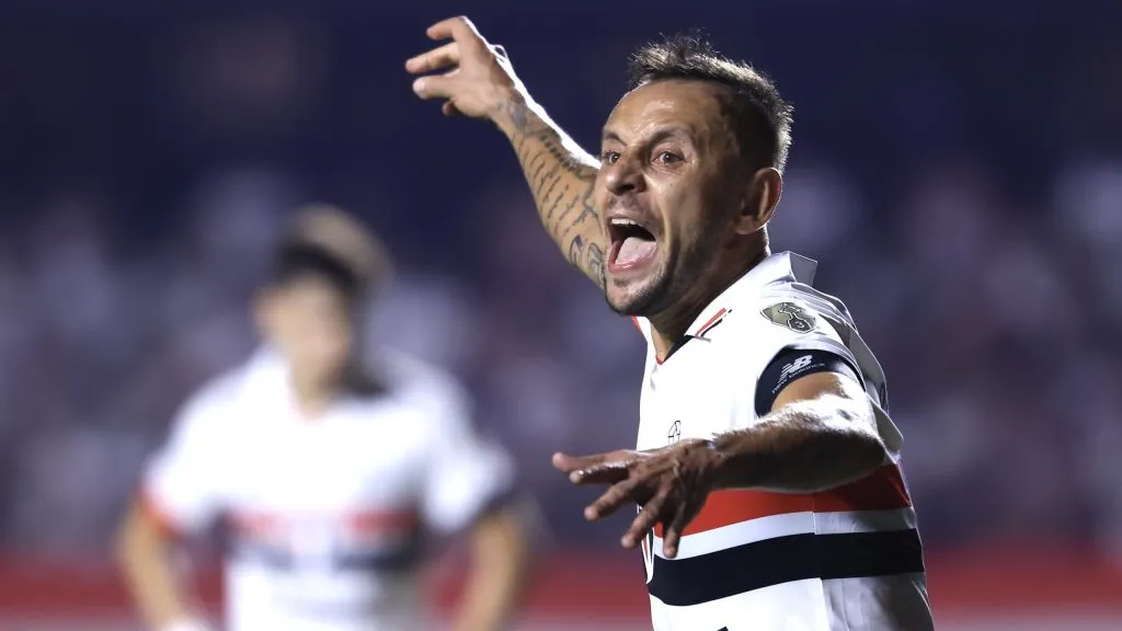 São Paulo tem decisão definitiva sobre Rafinha e Luiz Gustavo para 2025&nbsp;