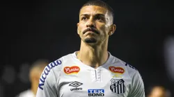 Alison, volante do Santos