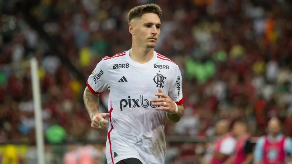 Varela e +3 podem ir embora do Flamengo e de graça; entenda tudo&nbsp;