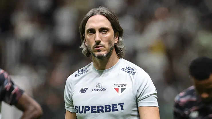 Luis Zubeldía precisa vencer o Vasco para aliviar o momento