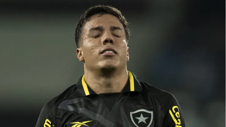 Carlos Alberto, atacante do Botafogo, vira polêmica com América-MG