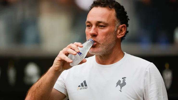 Gabriel Milito técnico do Atlético-MG durante partida contra o Bragantino na Arena MRV pelo Campeonato Brasileiro A 2024. Foto: Gilson Lobo/AGIF