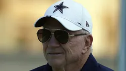 Jerry Jones envia mensagem clara para Dak Prescott e Dallas Cowboys após derrota contra os Leões. Foto: Adam Davis/Icon Sportswire)
