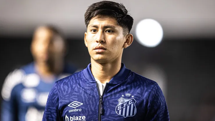 Miguelito durante partida entre Santos e Coritiba, na Vila Belmiro, pela Série B do Campeonato Brasileiro.