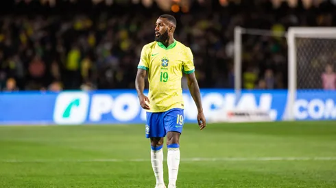 Gerson em ação pela Seleção Brasileira, contra o Equador