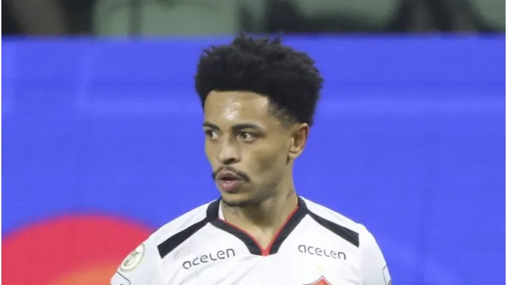 Matheusinho durante jogo do Brasileirão contra o Palmeiras.
