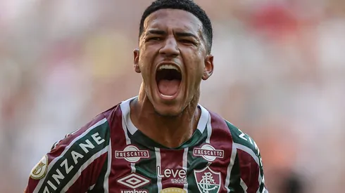 Kauã Elias comemorando gol em partida entre Fluminense e Bahia, pelo Campeonato Brasileiro, no Maracanã.
