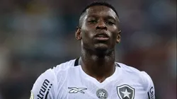 Luiz Henrique com a camisa do Botafogo. Foto: Ruano Carneiro