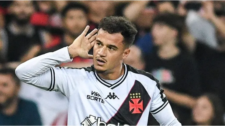 Coutinho, meia do Cruz-Maltino, durante jogo contra o Flamengo.