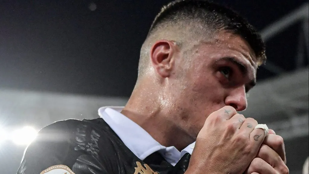 Gabriel Pec durante partida. Foto: Thiago Ribeiro/AGIF