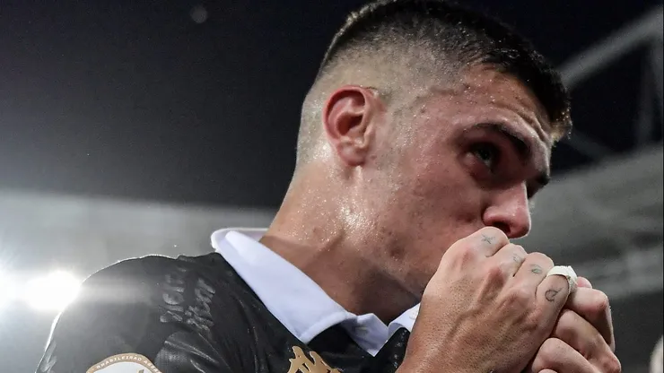 Gabriel Pec foi revelado no Vasco antes de rumar para o LA Galaxy, dos EUA - Foto: Thiago Ribeiro/AGIF