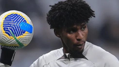 Hugo Souza durante a partida entre Corinthians e Criciúma, pelo Campeonato Brasileiro, na Neo Química Arena.