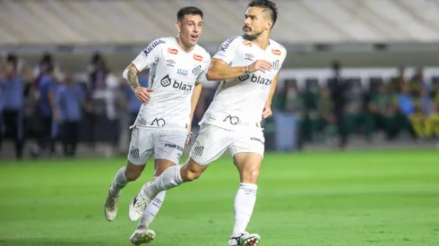 Willian jogador do Santos comemora seu gol durante partida contra o Mirassol no estadio Vila Belmiro. Foto: Reinaldo Campos/AGIF