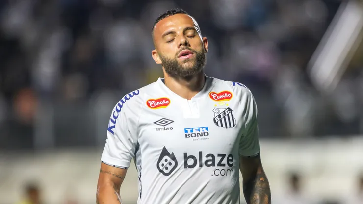 Guilherme em partida contra o Mirassol, na Vila Belmiro
