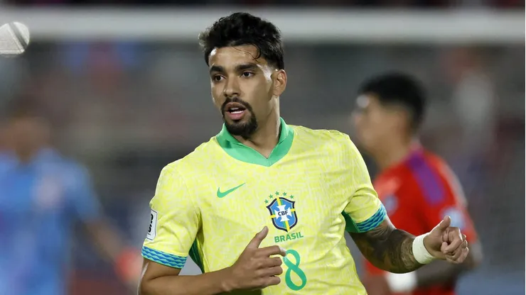 Lucas Paquetá em ação pela Seleção Brasileira contra o Chile