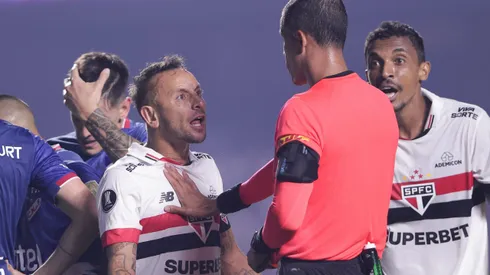 São Paulo quer 3 reforços com idades entre 23 a 28 com saídas de 2 medalhões; veja