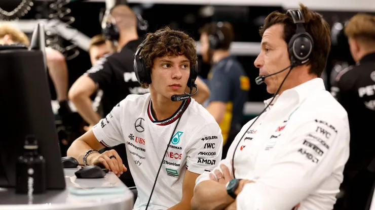 Kimi Antonelli e Toto Wolff no GP de Singapura (2024)