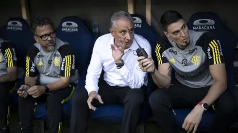 Matheus Bachi e Tite durante jogo do Flamengo, pelo Campeonato Carioca