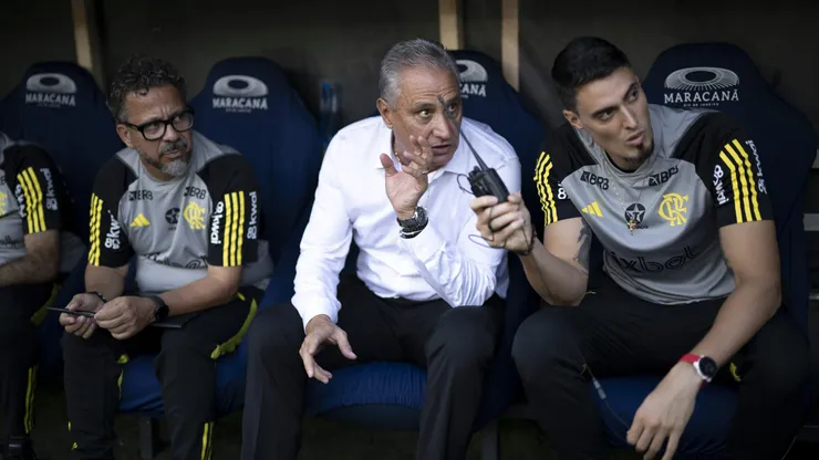 Matheus Bachi e Tite durante jogo do Flamengo, pelo Campeonato Carioca