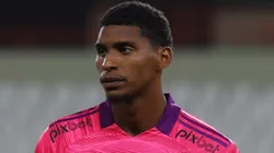 Flamengo e Corinthians estão negociando por 60% dos direitos de Hugo Souza