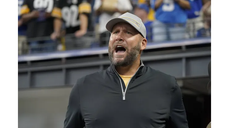 Ben Roethlisberger durante Pittsburgh Steelers vs Indianapolis Colts no Lucas Oil Stadium. Brook Ward / Apparent Media Group Indianapolis