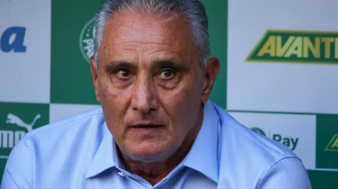 Pessoas no São Paulo apoiam chegada de Tite - Foto: Fotoarena/IMAGO.