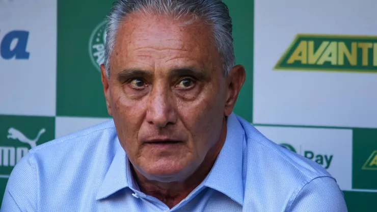 Pessoas no São Paulo apoiam chegada de Tite - Foto: Fotoarena/IMAGO.