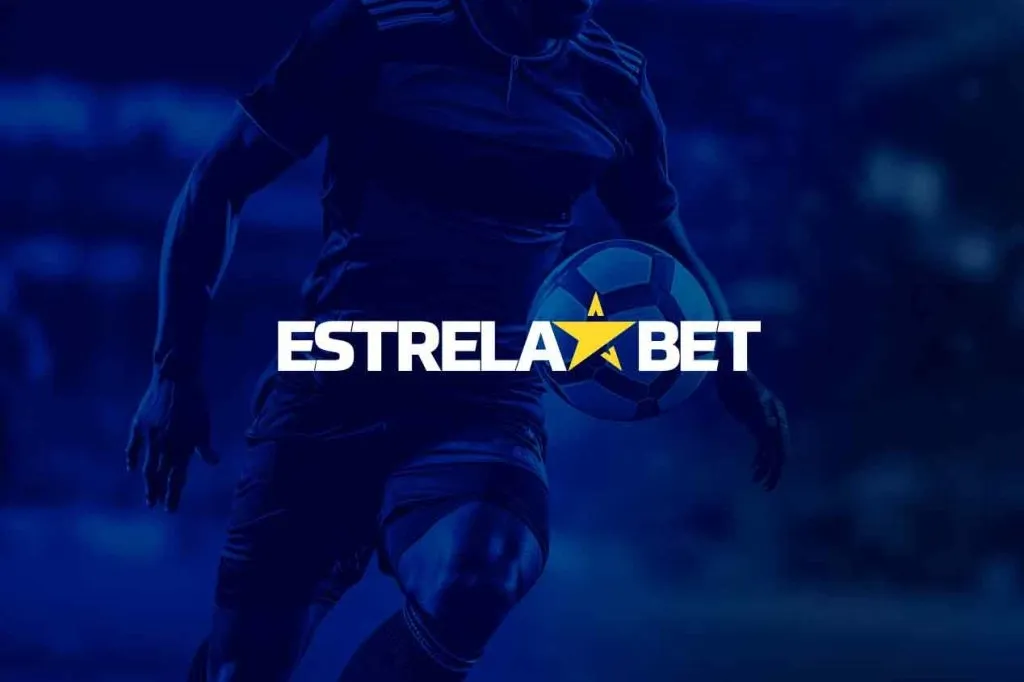 Imagem de divulgação da Estrela Bet com foto de jogador ao fundo, dominando a bola no ar com a coxa, com filtro azul. No centro, logo da Estrela Bet em tons de amarelo e branco. 