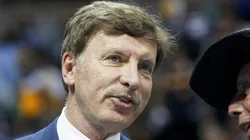 - Stanley Kroenke é um bilionário dono do Arsenal