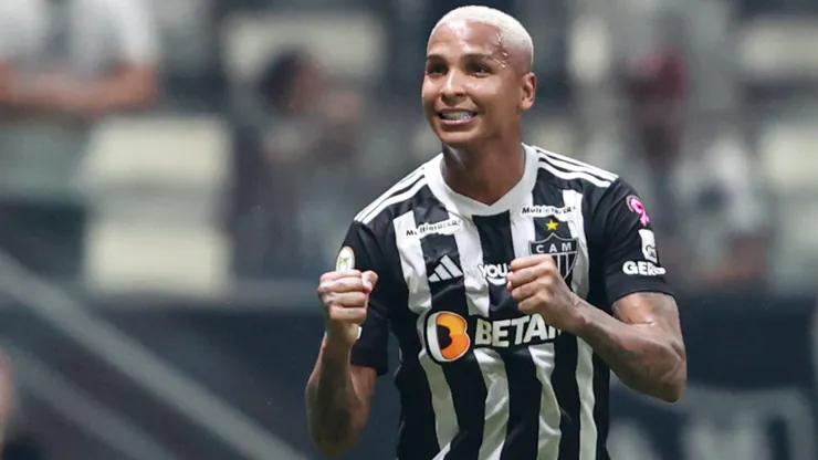 Hulk e Deyverson marcam e Galo vence o Grêmio na Arena MRV