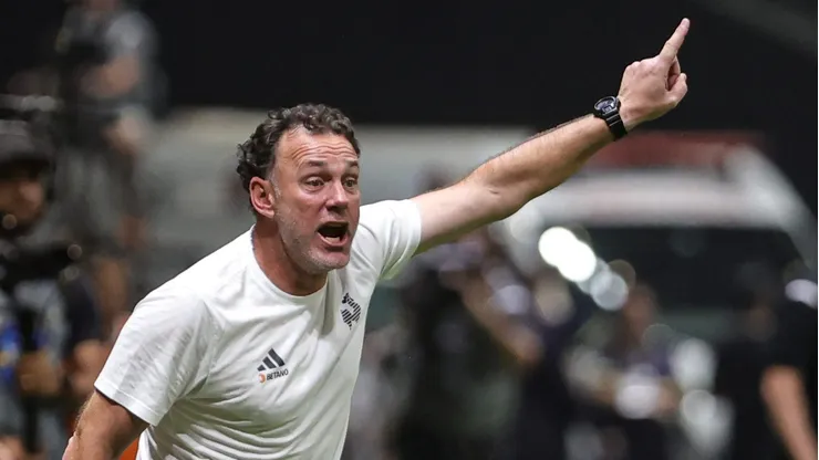 Milito é alertado sobre problema na zaga do Atlético-MG