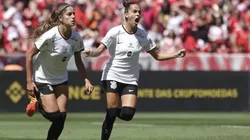 Jheniffer (esquerda), atacante do Corinthians, ainda é dúvida para o confronto contra o Libertad e se recupera lesão