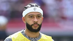 - Depay com a camisa do Corinthians