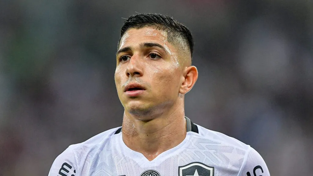 Savarino em ação cm a camisa do Alvinegro. Foto: Thiago Ribeiro/AGIF