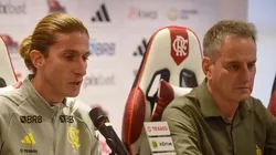 Filipe Luís ao lado do presidente Landim - Marcelo Cortes/Divulgação/Flamengo