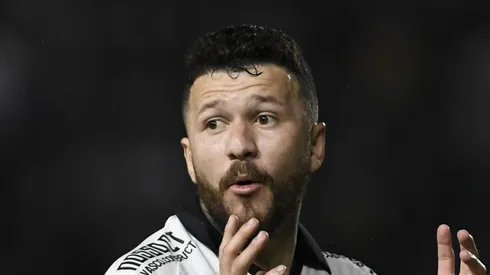 Rossi durante jogo do Vascão. Atacante não fica para 2025.