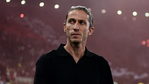 Filipe Luís é informado sobre decisão no Flamengo