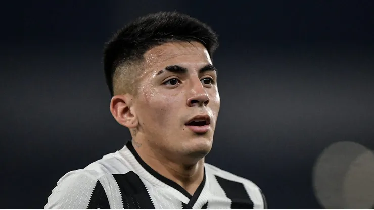 Thiago Almada, em ação pelo Botafogo - Foto: Thiago Ribeiro/AGIF