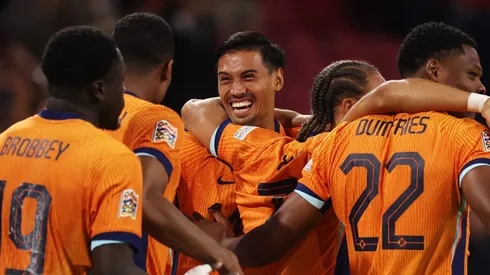Jogadores da Holanda comemoram gol em partida da Nations League diante da Alemanha. (Photo by Alex Grimm/Getty Images)