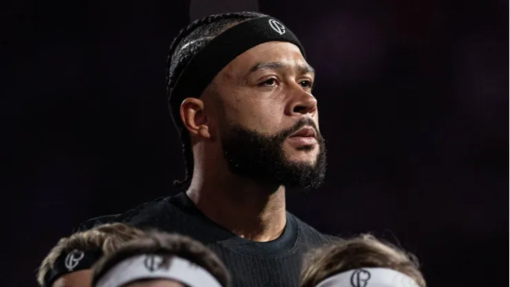 Memphis Depay antes da partida entre Corinthians e Internacional, pelo Campeonato Brasileiro, na Neo Química Arena.Foto: Ronaldo Barreto