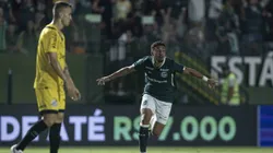 Rildo jogador do Goiás comemora seu gol durante partida contra o Santos no Estádio Serrinha pelo Campeonato Brasileiro B 2024. Foto: Heber Gomes/AGIF