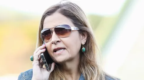 Leila Pereira presidente do Palmeiras fala ao telefone - Foto: Marco Miatelo/AGIF