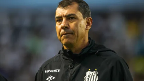 Demissão de Carille é cravada pela torcida no Santos após mais uma derrota