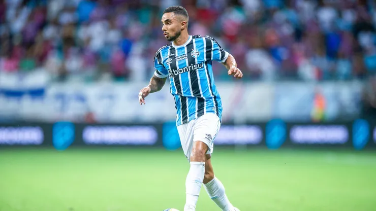 Lateral nem entrou na partida, mas recebeu o cartão vermelho direto