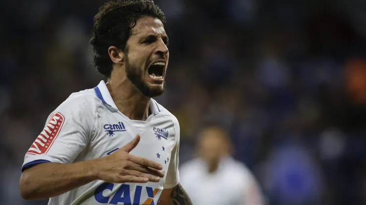 Ex-jogador do Cruzeiro, Hudson revela cobrança no vestiário a presidente do clube. Foto: Thomás Santos/AGIF