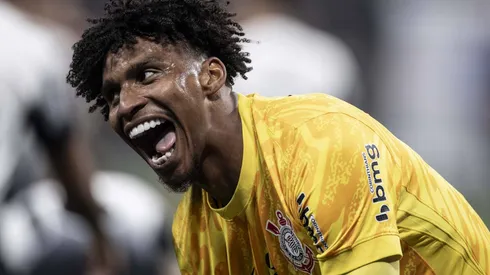 Hugo Souza comemorando durante a partida entre Corinthians e Juventude, pela Copa do Brasil, na Neo Química Arena. Foto: Marco Galvão